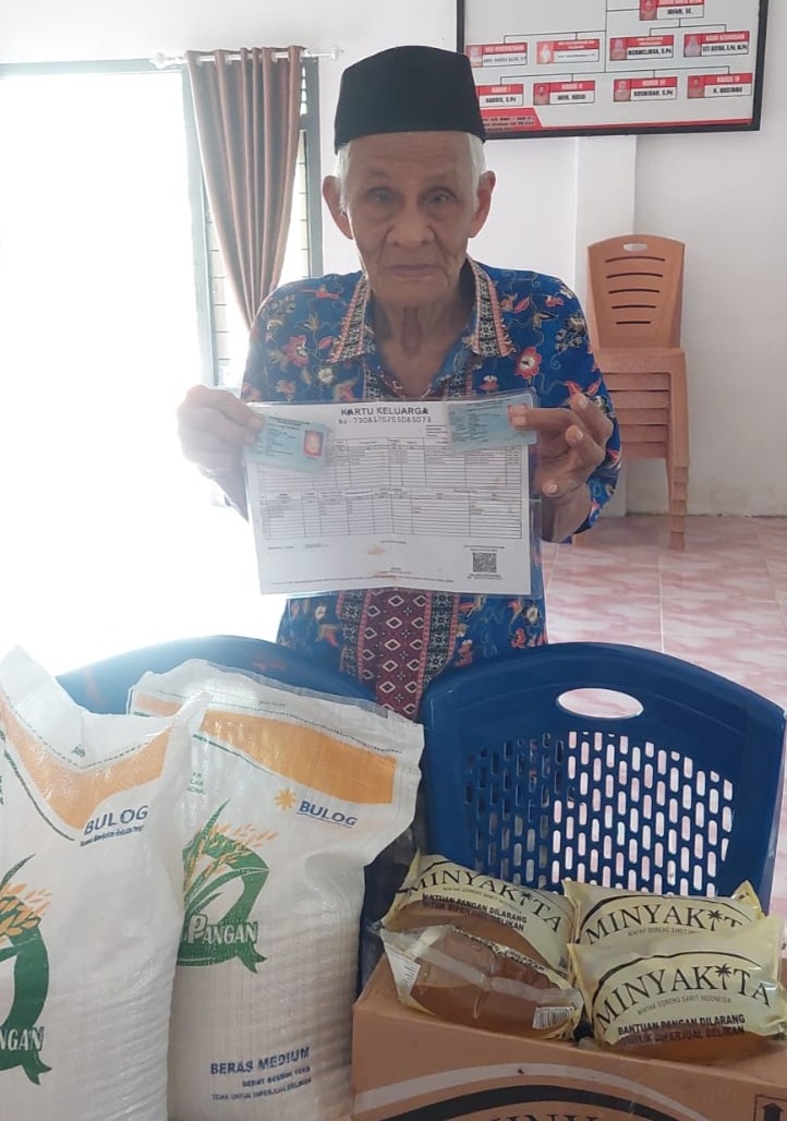 PEMDES ITTERUNG SALURKAN BANTUAN PANGAN